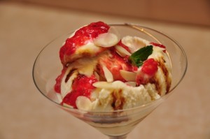 Vincotto Ice-cream topping with Strawberries