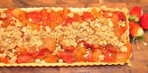VinCotto Strawberry and Apple Crumble Tart
